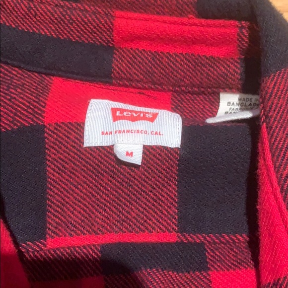 Levi’s button up t-shirt. - Picture 2 of 2